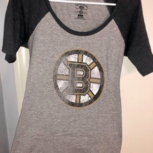 Boston Bruins quarter length fitted graphic tee